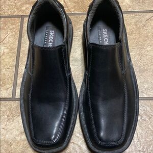 Skechers Men's Black Slip-On Leather Size 8 Shoes